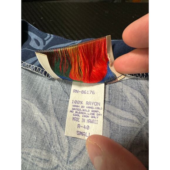 Paradise Found Hawaii Women’s Shirt Tropical Floral Blue Size Small Rayon NWT - Picture 4 of 11